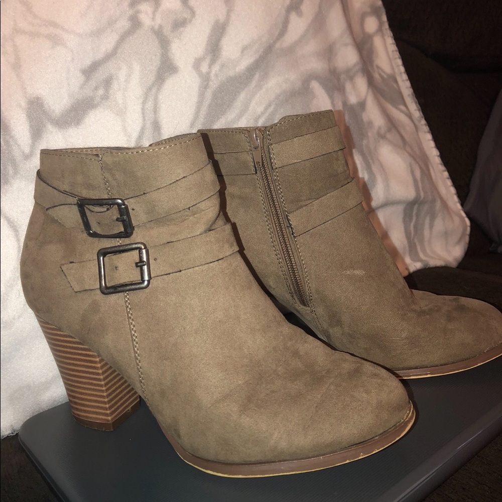 Heeled boots